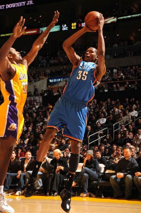 荷蘭中場需 荷蘭中場需