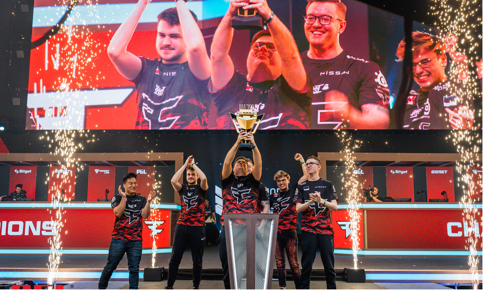 图片报：多特体检时才得知法比奥-席尔瓦今夏做过内收肌手术