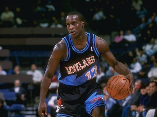 格林：NBA只有两个人我不敢说垃圾话，一个惹不起，一个喷不过